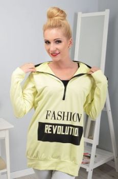 Bluza z kapturem oraz nadrukowanym napisem