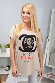 Bluzka z nadrukiem oraz dekoracyjnym ekspresem.