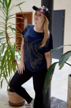 Luźna bluzka z nadrukowanym motylem