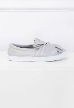 Slip-on ozdobny przód gumki po bokach