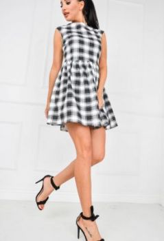 Sukienka w kratę bez rękawów rozkloszowana