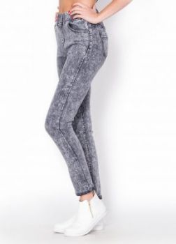 Marmurkowe jeansy gumka