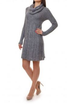 Taliowana sukienka z kominem