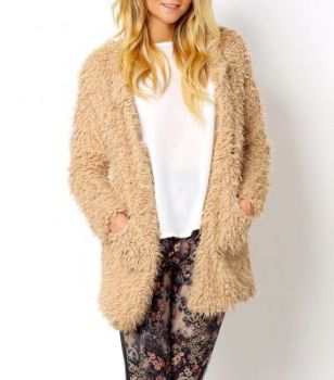 Futrzana narzutka casual